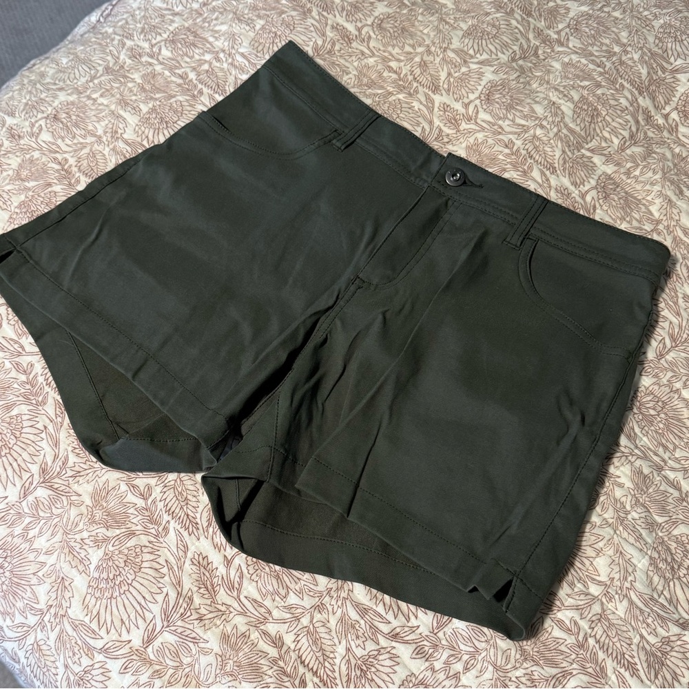 Prana olive green mid rise outdoor shorts